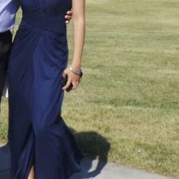 Lovely Navy gown only used one time !It Navy blue colorIt's really a gorgeous!! - Picture 10 of 12